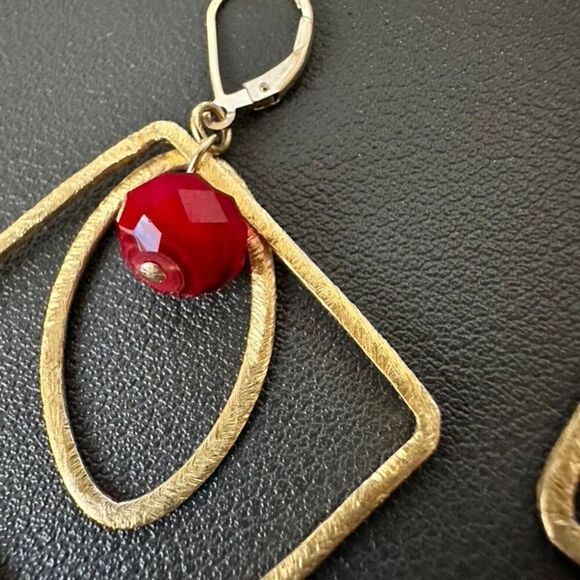 Artisan Handmade 1/20th 14K Yellow Gold Oval Square Hoop Earrings - Picture 4 of 5